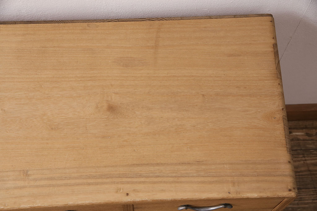 桐箪笥を綺麗に再生!高品質リペアをし、蜜蝋ワックスで仕上げ。