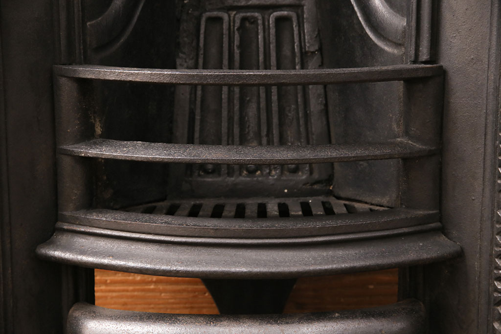 イギリスアンティーク　お洒落なインテリアとして活躍する、重厚感のあるマントルピース(暖炉、ファイヤープレイス、ディスプレイ)(R-049798)