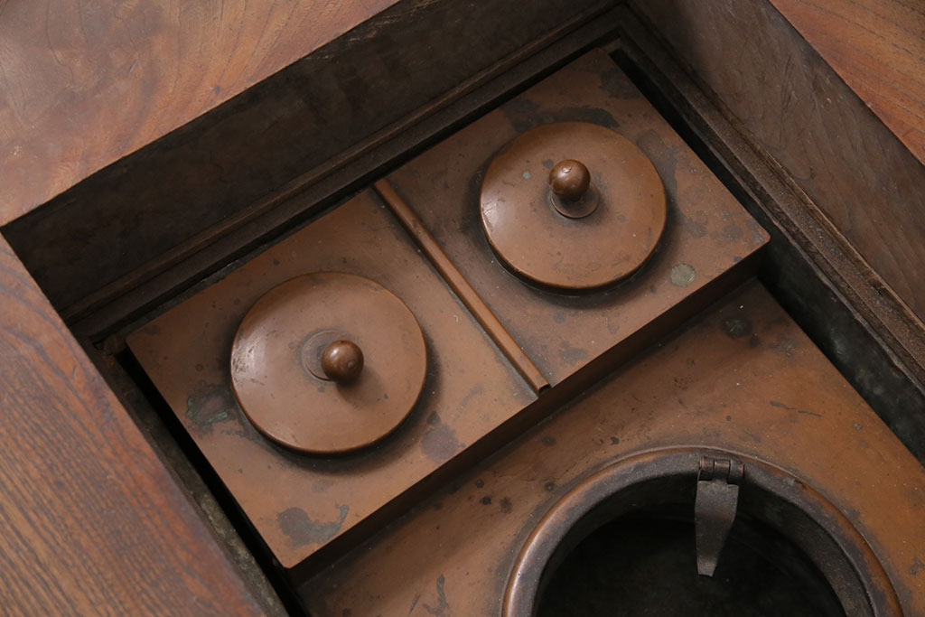 和製アンティーク　銅壺(銅壷)付き!　重厚な総ケヤキ材製の関西火鉢(木製火鉢、囲炉裏)(R-049802)