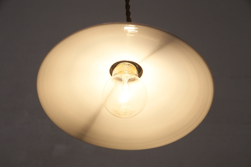 アンティーク照明　和製アンティーク　どこか懐かしさが漂う平笠シェードのペンダントライト(R-049833)