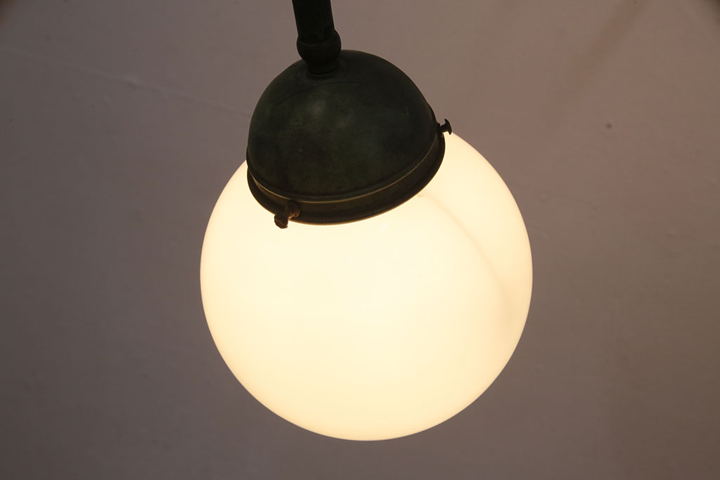 アンティーク照明　ユニークなシルエットが目を引くウォールランプ(壁掛け照明、壁付け照明)(R-049839)