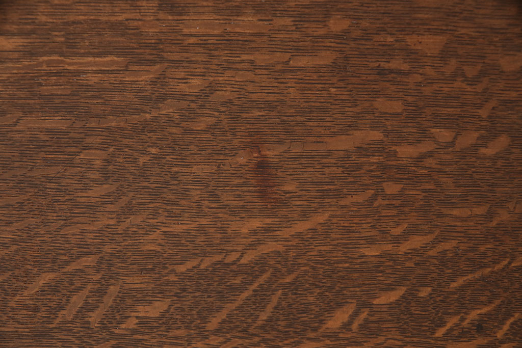 ビンテージ家具　神戸洋家具　洗練されたフォルムが品の良さを高めるナラ材製サイドテーブル(カフェテーブル、オケージョナルテーブル、飾り台、ヴィンテージ)(R-049844)