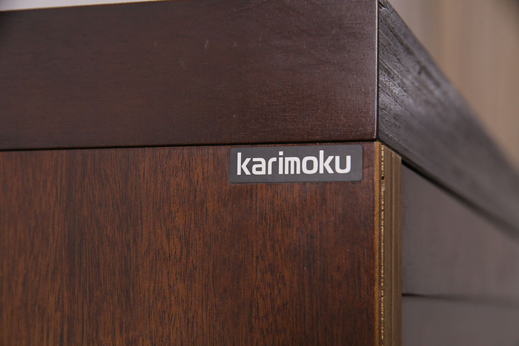 中古　美品　カリモク家具(karimoku)　コロニアルシリーズ　クラシックカントリーな佇まいが魅力の本棚(飾り棚、ブックシェルフ、書棚)(R-049850)
