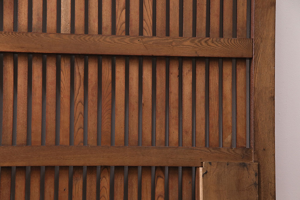 アンティーク建具　総ケヤキ材　和の趣あふれる重厚な佇まいが魅力の蔵戸(玄関戸、引き戸)(R-049871)