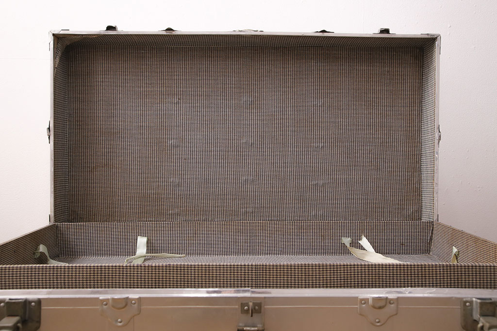 アンティーク雑貨　昭和中期　インダストリアルな雰囲気漂うアルミ製トランク(船トランク、収納、ディスプレイ)(R-049904)