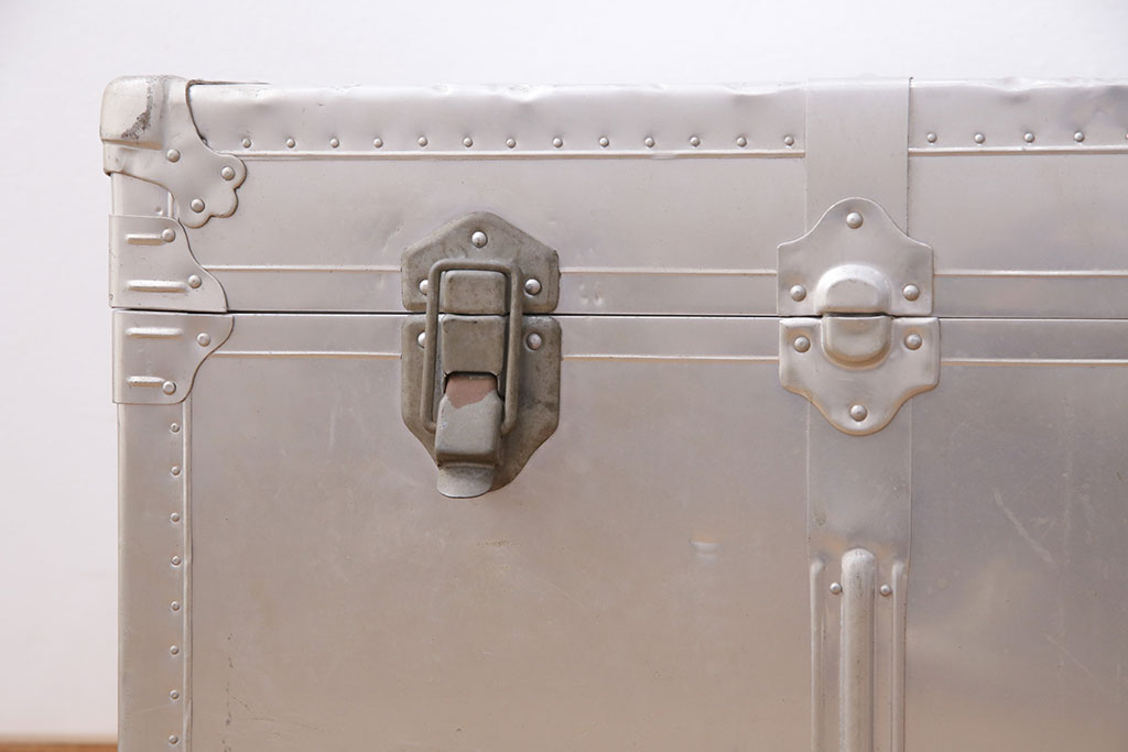アンティーク雑貨　昭和中期　インダストリアルな雰囲気漂うアルミ製トランク(船トランク、収納、ディスプレイ)(R-049904)