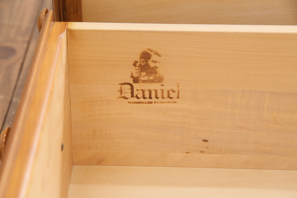 中古　美品　横浜クラシック家具　ダニエル(daniel)　引き出し10杯が嬉しい!木の温もり溢れるチェスト(引き出し、整理タンス)(R-049912)