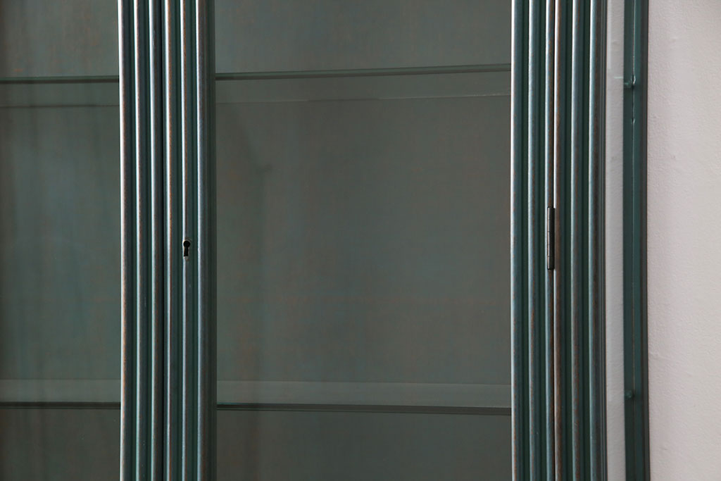 中古　美品　バロッサバレンティ(VARO,S.A. VALENTI)　アルタミラ205901SP　グリーンカラーが空間のアクセントになるガラスキャビネット(飾り棚、陳列棚、店舗什器)(定価約72万円)(R-049914)