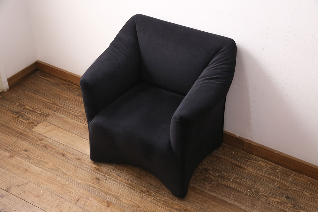 中古　展示品　美品　Cassina(カッシーナ)　684 PICCOLA TENTAZIONE(ピッコラテンタツィオーネ)　ラウンジアームチェア(定価約40万円)(アームソファ、一人掛けソファ、1P)(R-049952)