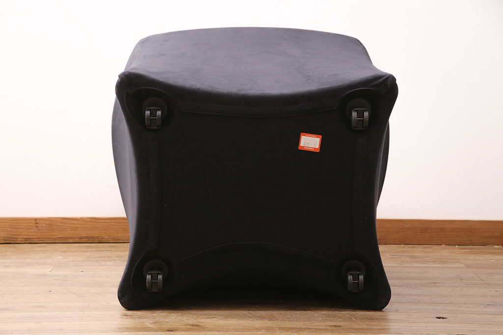 中古　展示品　美品　Cassina(カッシーナ)　684 PICCOLA TENTAZIONE(ピッコラテンタツィオーネ)　ラウンジアームチェア(定価約40万円)(アームソファ、一人掛けソファ、1P)(R-049954)