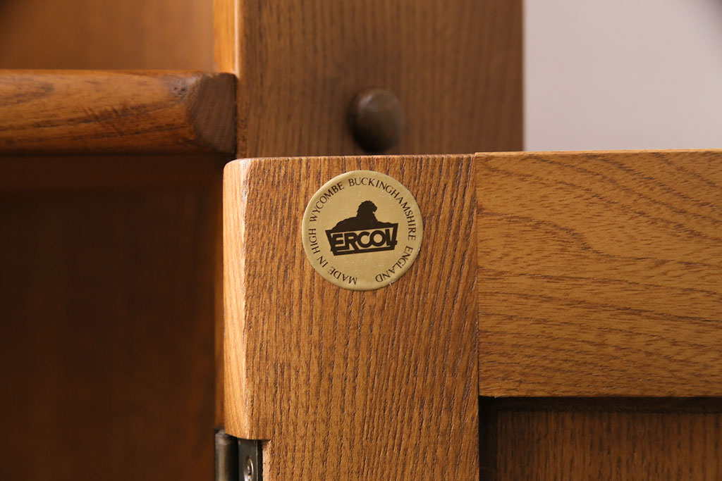 イギリスヴィンテージ　ERCOL(アーコール)　ニレ材　優美なデザインがおしゃれなコーナーキャビネット(収納棚、ビンテージ)(R-050003)