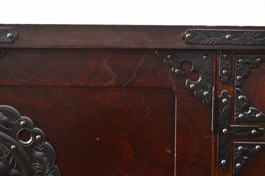 中古　岩谷堂箪笥　桜木作　迫力ある金具が魅力のテレビ台(収納棚、箪笥、和タンス、ローボード)(R-050006)