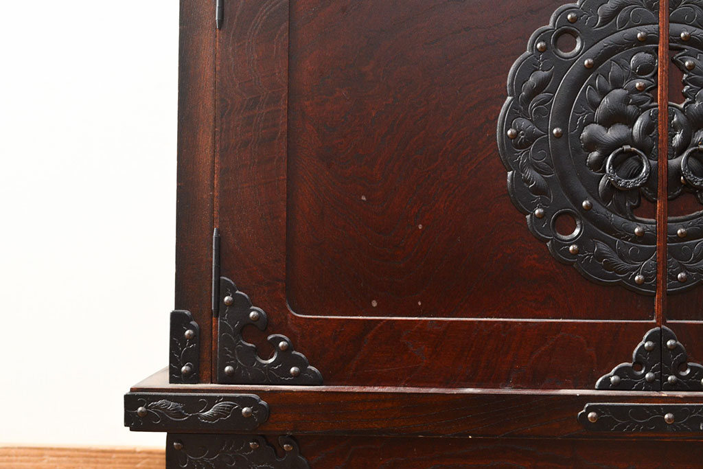 中古　岩谷堂箪笥　桜木作　迫力ある金具が魅力のテレビ台(収納棚、箪笥、和タンス、ローボード)(R-050006)