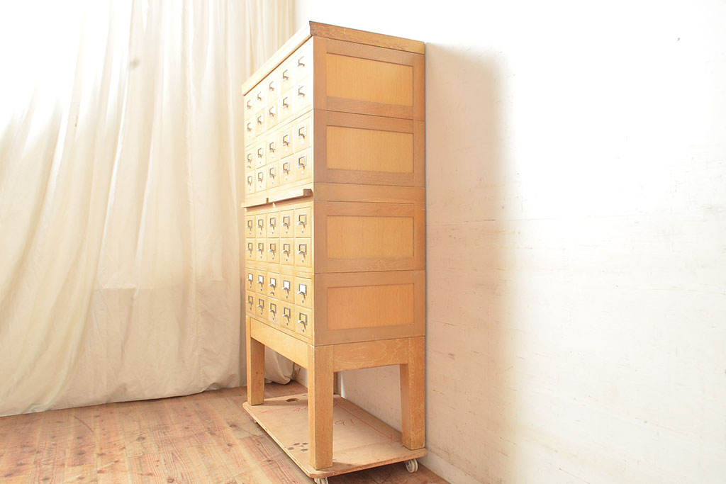 レトロ家具　昭和レトロ　KIHARA　ナラ材製　作業台が付いた、ネームプレート付きカードケース(引き出し、チェスト、図書館、図書室)(R-050012)