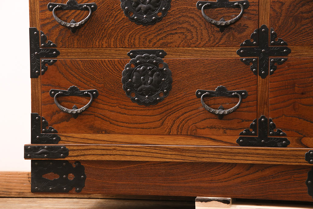 和製ヴィンテージ　岩谷堂箪笥　迫力のある手打ち金具が見事な衣装タンス(和タンス、衣装箪笥、引き出し、ビンテージ、サイドボード)(R-050035)