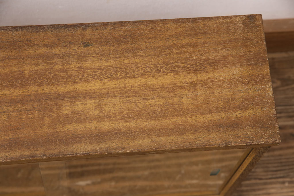 アンティーク家具　昭和レトロ　おしゃれにディスプレイできる台形型の卓上ガラスケース(ショーケース、陳列棚、飾り棚)(R-050078)