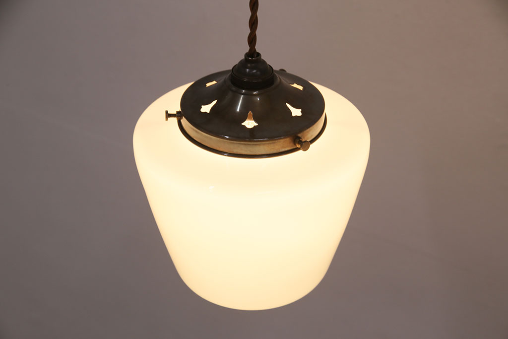 アンティーク照明　シンプルなデザインで取り入れやすい台形型の吊り下げ照明(天井照明、ペンダントライト)(R-050099)