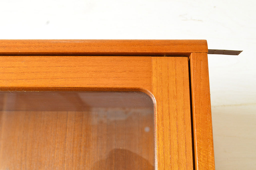 イギリスヴィンテージ　北欧スタイル　チーク材　Fresco(フレスコ)　G-PLAN(ジープラン)製のキャビネット(飾り棚、ビンテージ)(R-050156)
