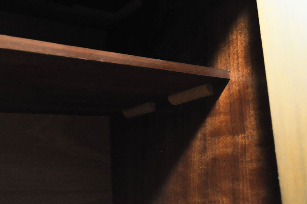 イギリスヴィンテージ　北欧　　ビューティリティ Beautility　スタイリッシュな佇まいが魅力的な珍しいつくりのサイドボード(収納棚、戸棚、キャビネット、ビンテージ)(R-050203)