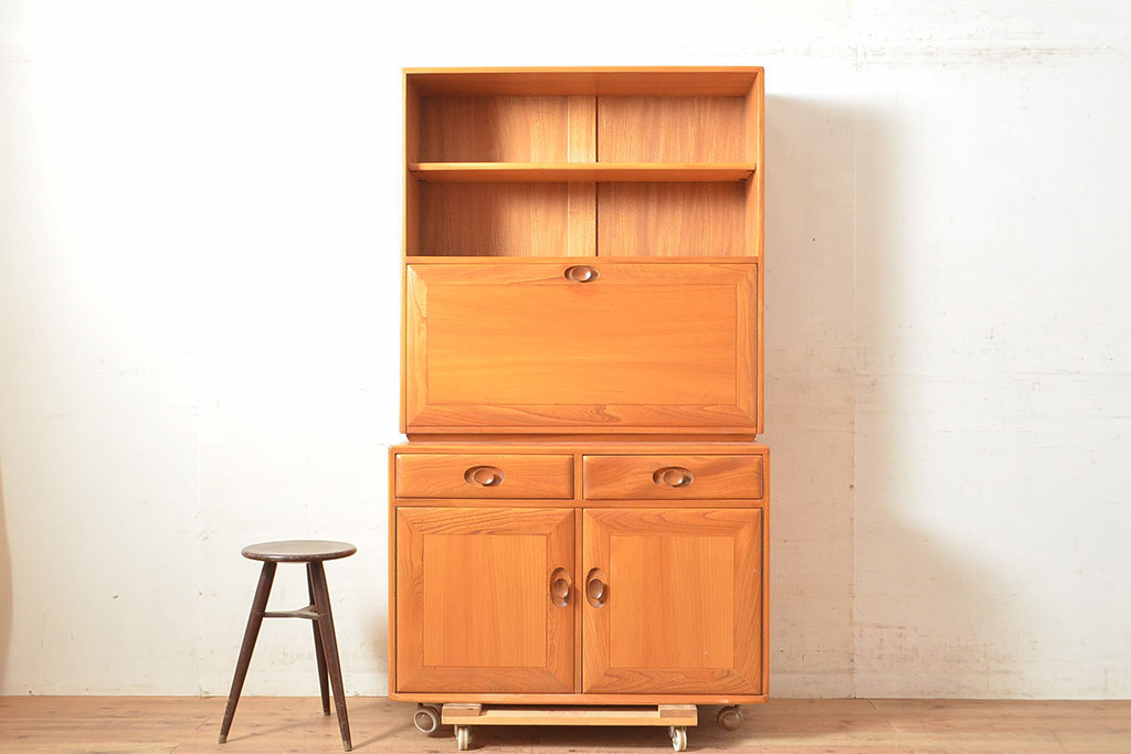 イギリスヴィンテージ　ERCOL(アーコール)　ニレ材製のキャビネット(カップボード、食器棚、収納棚、ビンテージ)(R-050208)