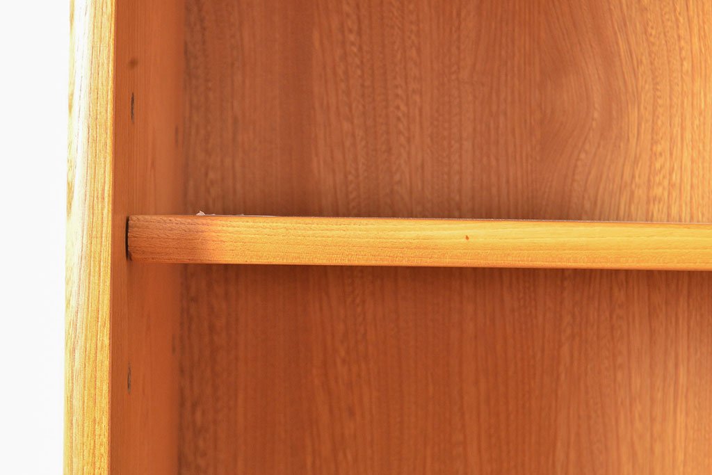 イギリスヴィンテージ　ERCOL(アーコール)　ニレ材製のキャビネット(カップボード、食器棚、収納棚、ビンテージ)(R-050208)