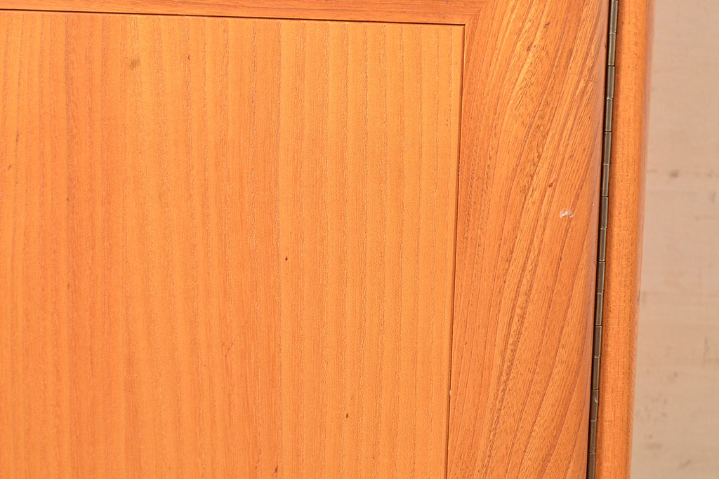 イギリスヴィンテージ　ERCOL(アーコール)　ニレ材製のキャビネット(カップボード、食器棚、収納棚、ビンテージ)(R-050208)