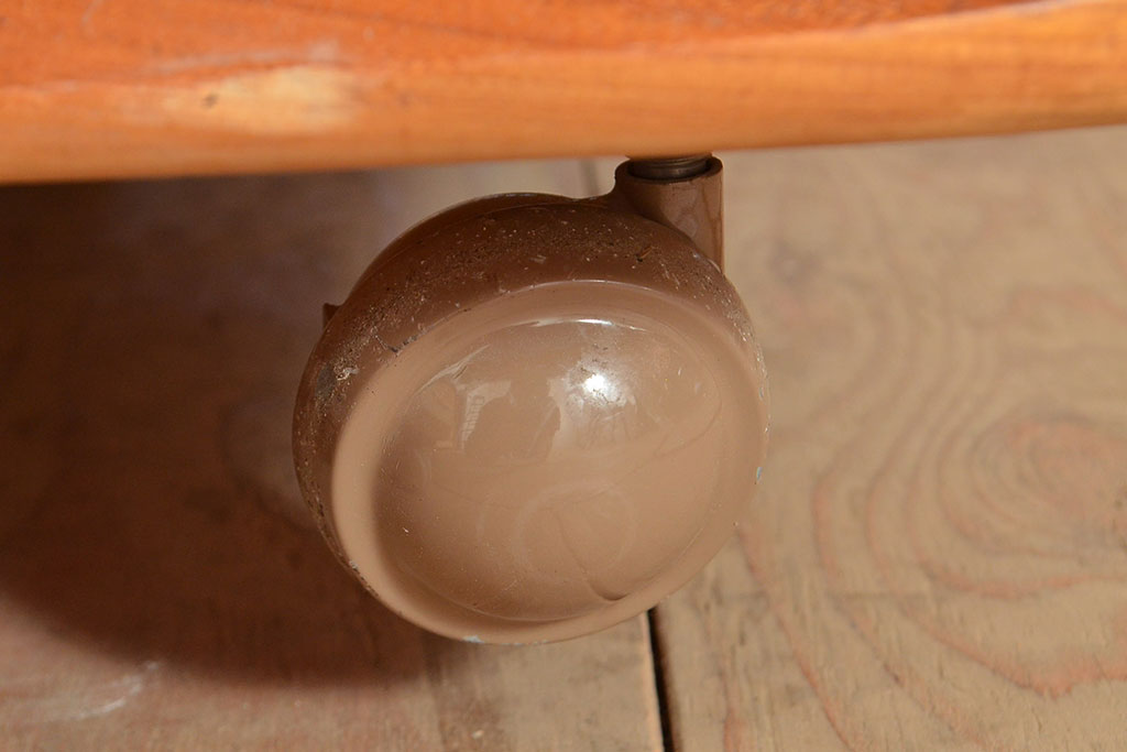 イギリスヴィンテージ　ERCOL(アーコール)　ニレ材製のキャビネット(カップボード、食器棚、収納棚、ビンテージ)(R-050208)