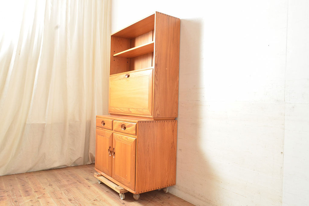 イギリスヴィンテージ　ERCOL(アーコール)　ニレ材製のキャビネット(カップボード、食器棚、収納棚、ビンテージ)(R-050208)