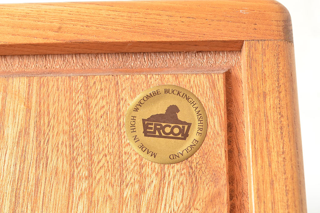 イギリスヴィンテージ　ERCOL(アーコール)　ニレ材製のキャビネット(カップボード、食器棚、収納棚、ビンテージ)(R-050208)