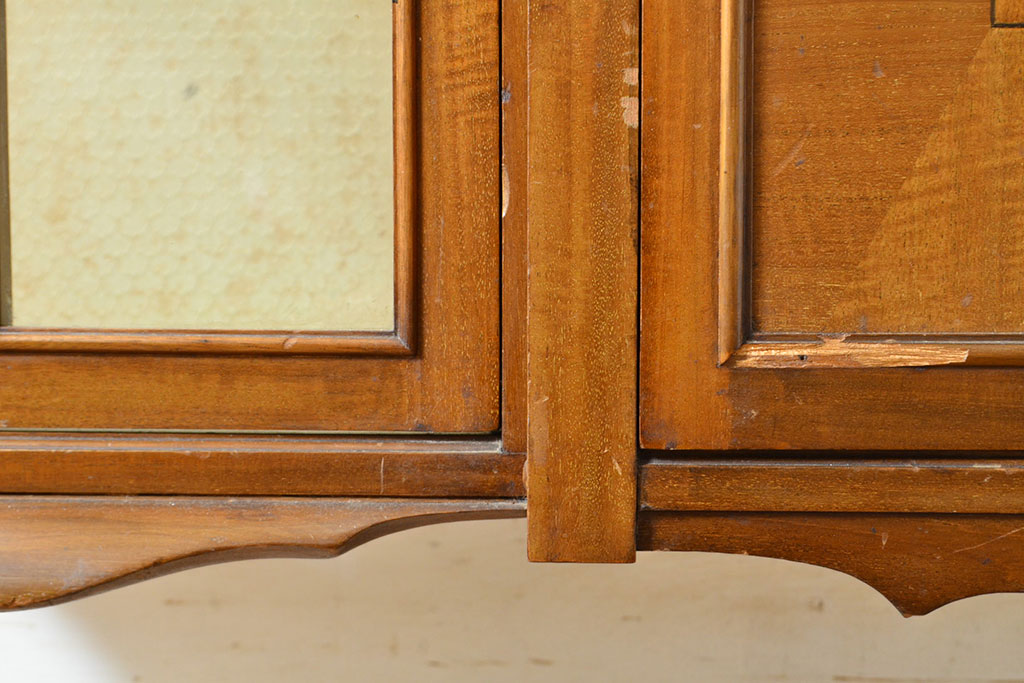 イギリスアンティーク　マホガニー材　上手物!凝ったつくりを楽しめるエレガントなキャビネット(収納棚、戸棚、飾り棚)(R-050217)