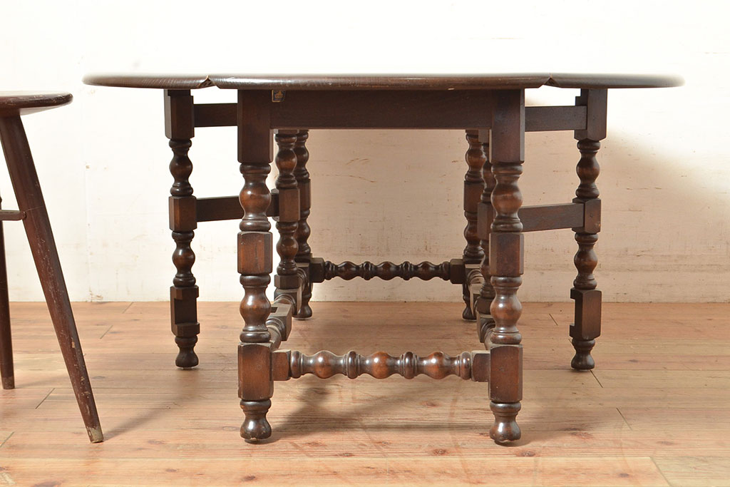 ヴィンテージ家具　イギリスビンテージ　ERCOL(アーコール)　ニレ材　挽き物の脚が目を引くバタフライテーブル(ダイニングテーブル、食卓、4人掛け、2人掛け)(R-050227)