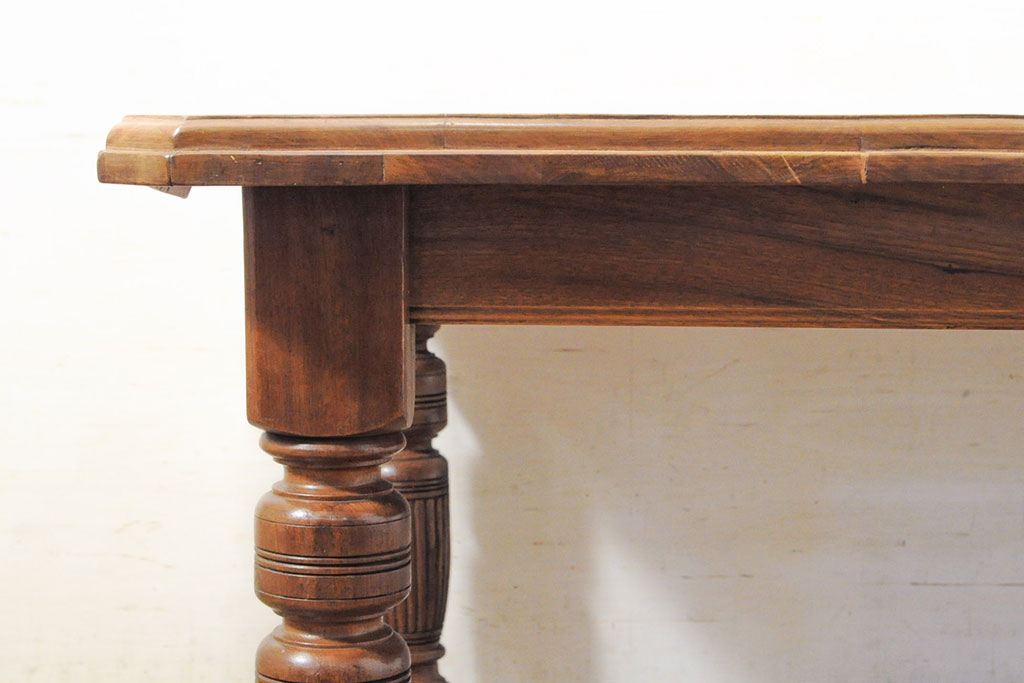 フランスアンティーク　格調高い佇まいが魅力的なウォールナット材製エクステンションテーブル(補助板2枚付き、拡張式テーブル、ダイニングテーブル)(R-050234)