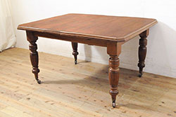 フランスアンティーク　格調高い佇まいが魅力的なウォールナット材製エクステンションテーブル(補助板?2枚付き、拡張式テーブル、ダイニングテーブル)(R-050234)