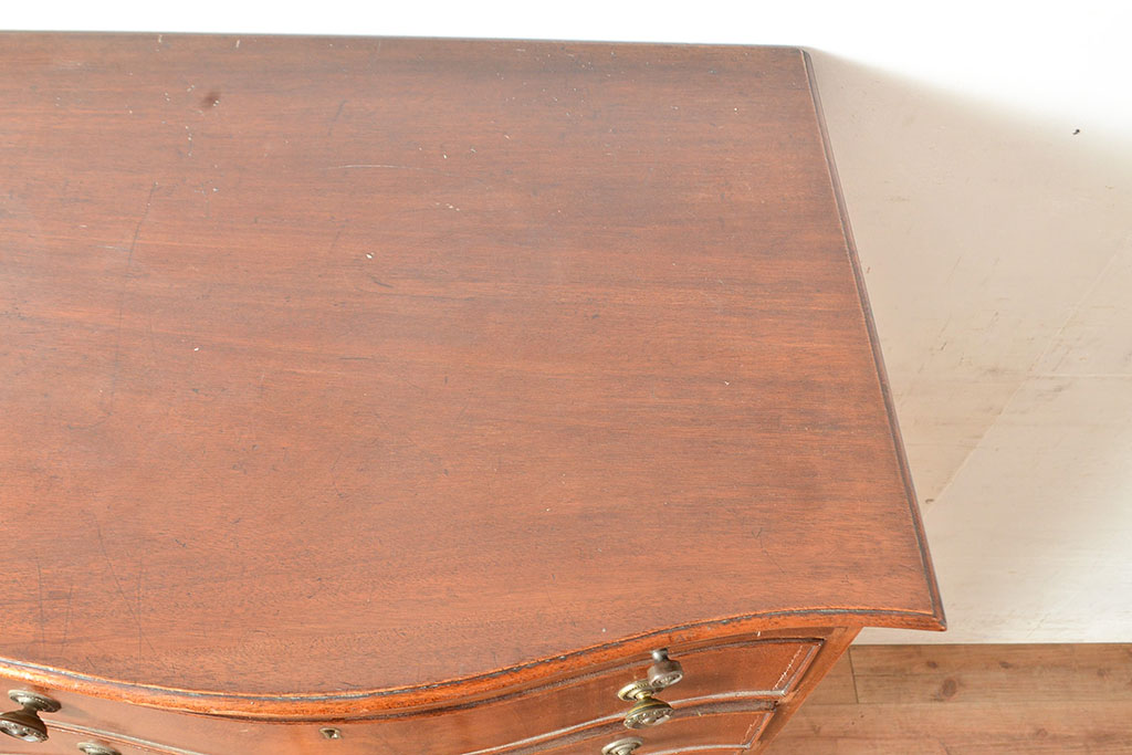 イギリスアンティーク　マホガニー材　ペイント仕上げ限定　テーブル付きが珍しい優雅な雰囲気漂うチェスト(引き出し)(R-050249)