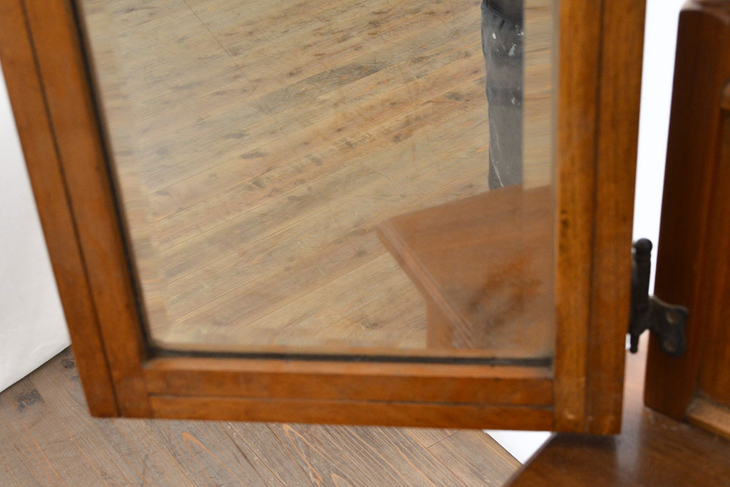 イギリスアンティーク　チーク材　インパクトのある凝ったつくりが魅力のドレッシングチェスト(ドレッサー、鏡台、三面鏡)(R-050254)