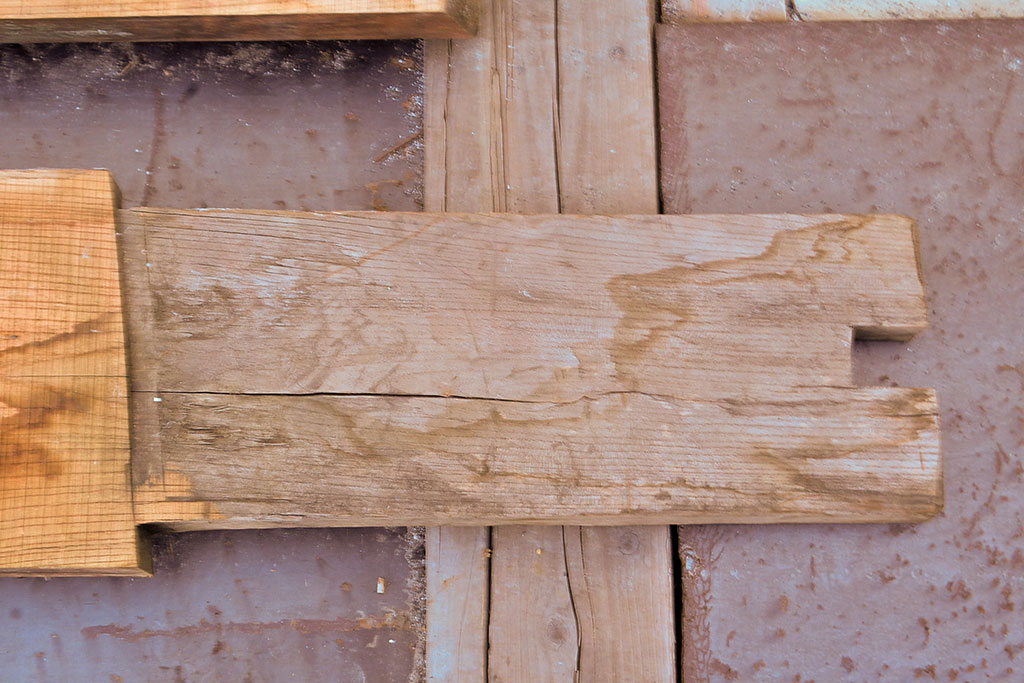 古材　DIYにおすすめ!古民家の梁に使われていたケヤキ材3枚セット(材料、木材、板)(R-050274)