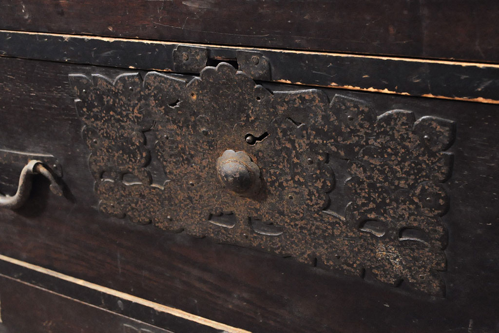 和製アンティーク　前面栗材　明治大正期の古い最上箪笥(衣装箪笥、時代箪笥、引き出し)(R-050320)