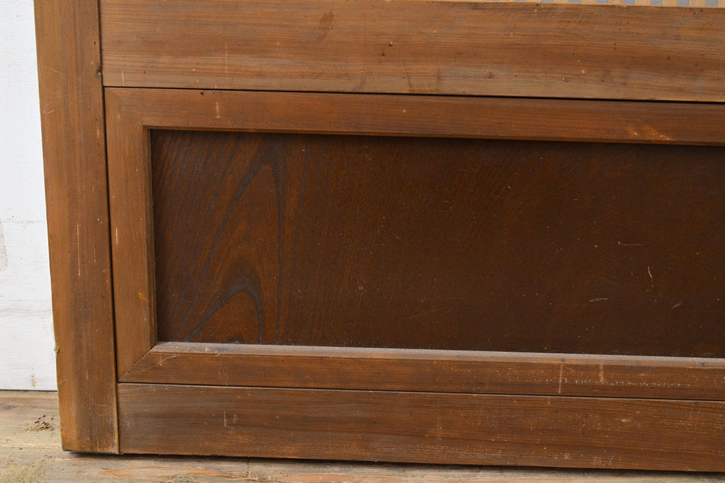 アンティーク建具　腰板のケヤキ材がアクセントになった格子戸1枚(引き戸)(R-050338)
