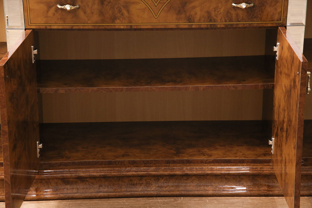 中古　美品　イタリア輸入家具　Eddi Rose(エディローズ)　 ヨーロッパ調の華豪華な雰囲気づくりにぴったりなサイドボード(収納棚、戸棚、キャビネット)(R-050347)