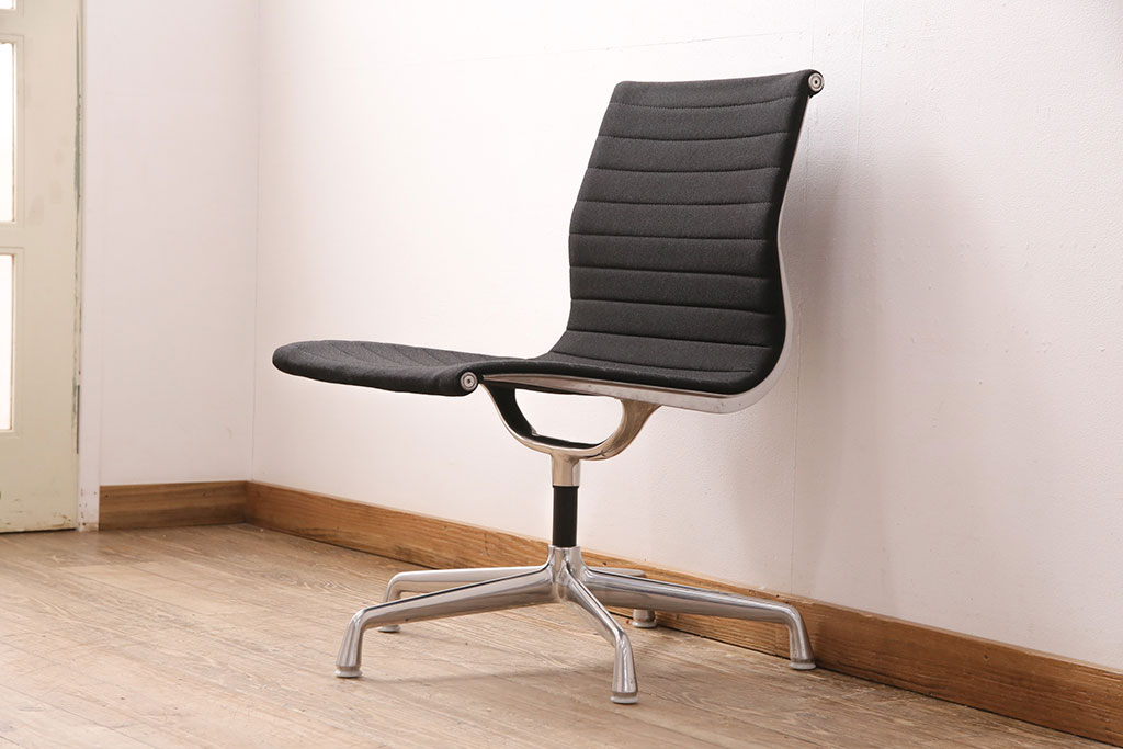 中古　美品　Hermanmiller(ハーマンミラー社)　イームズアルミナムグループ　サイドチェア(定価約19万円)(オフィスチェア、椅子)(R-050356)