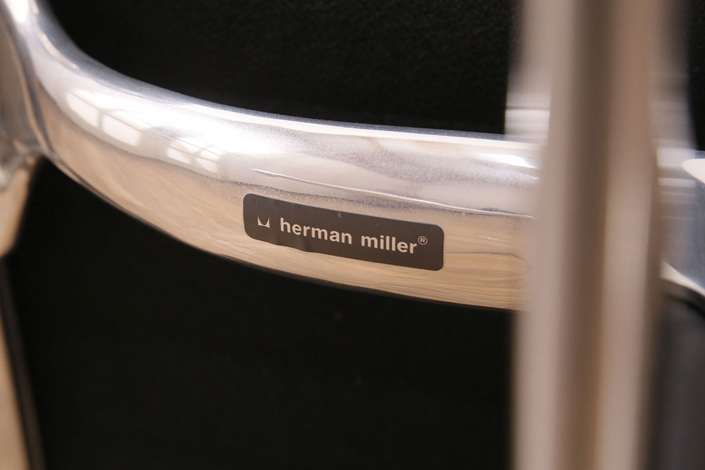 中古　美品　Hermanmiller(ハーマンミラー社)　イームズアルミナムグループ　サイドチェア(定価約19万円)(オフィスチェア、椅子)(R-050358)