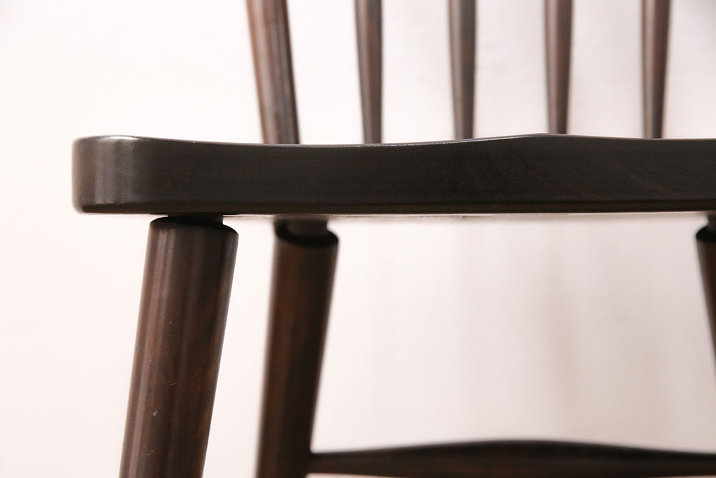 中古　北海道民芸家具　シンプルなデザインが取り入れやすいダイニングチェア(ウィンザーチェア、板座チェア、椅子、ウインザーチェア)(R-050374)
