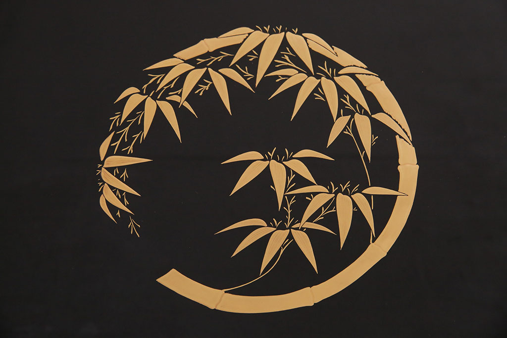 中古　美品　輪島塗り　草花の絵が上品に施された座卓(ローテーブル)(R-050378)