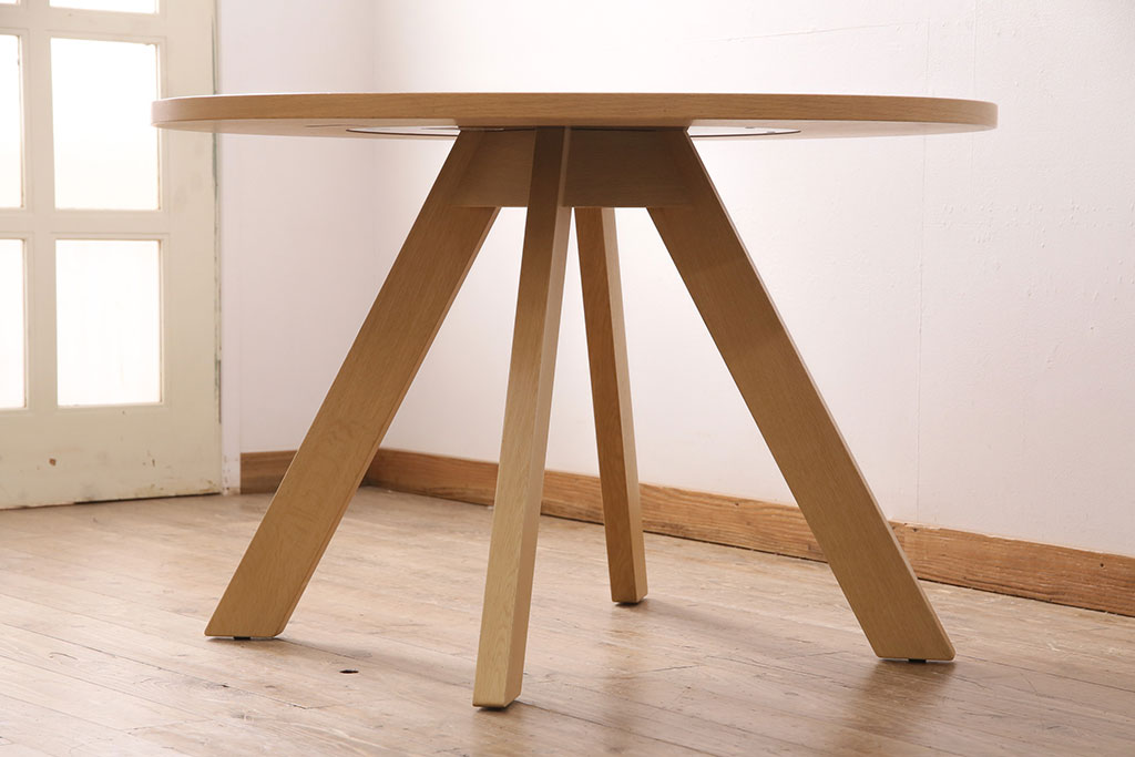 中古　arflex(アルフレックス)　MEDUSA(メデューサ)シリーズ　洗練されたデザインが目を惹くテーブル(ダイニングテーブル、ラウンドテーブル)(R-050426)