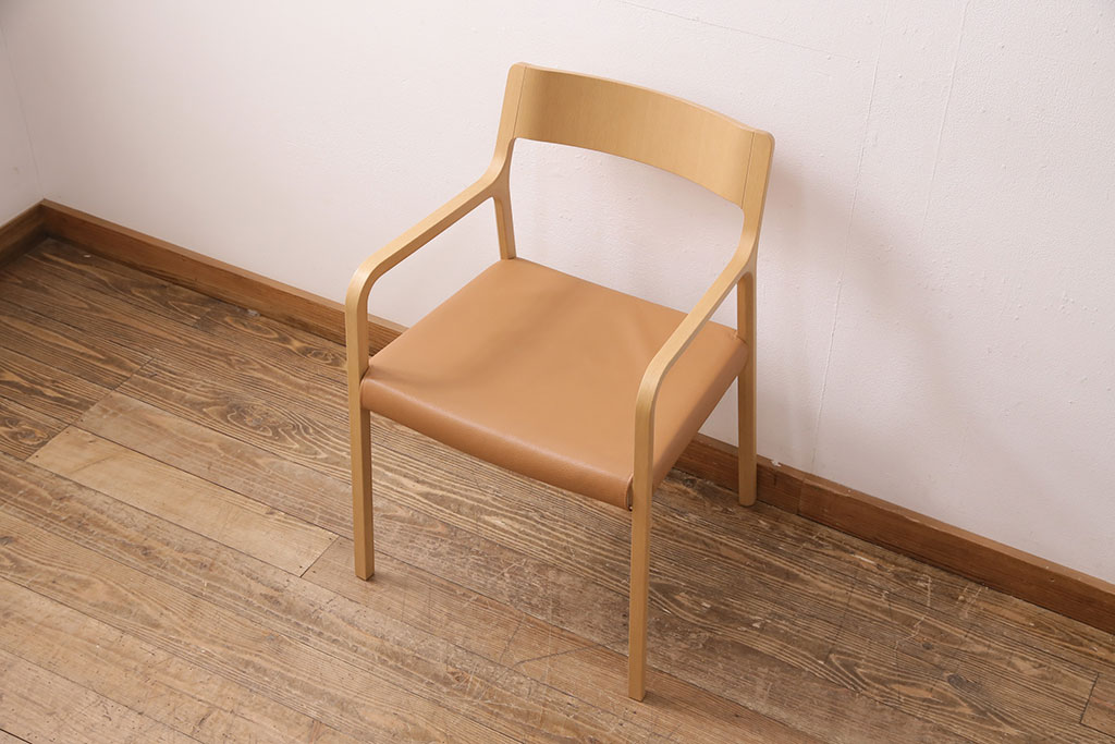 中古　arflex(アルフレックス)　RINN(リン)シリーズ　レザーグレード1　流れるような細身のラインが美しいオーク材製アームチェア(定価約9万円)(椅子、ダイニングチェア)(R-050427)