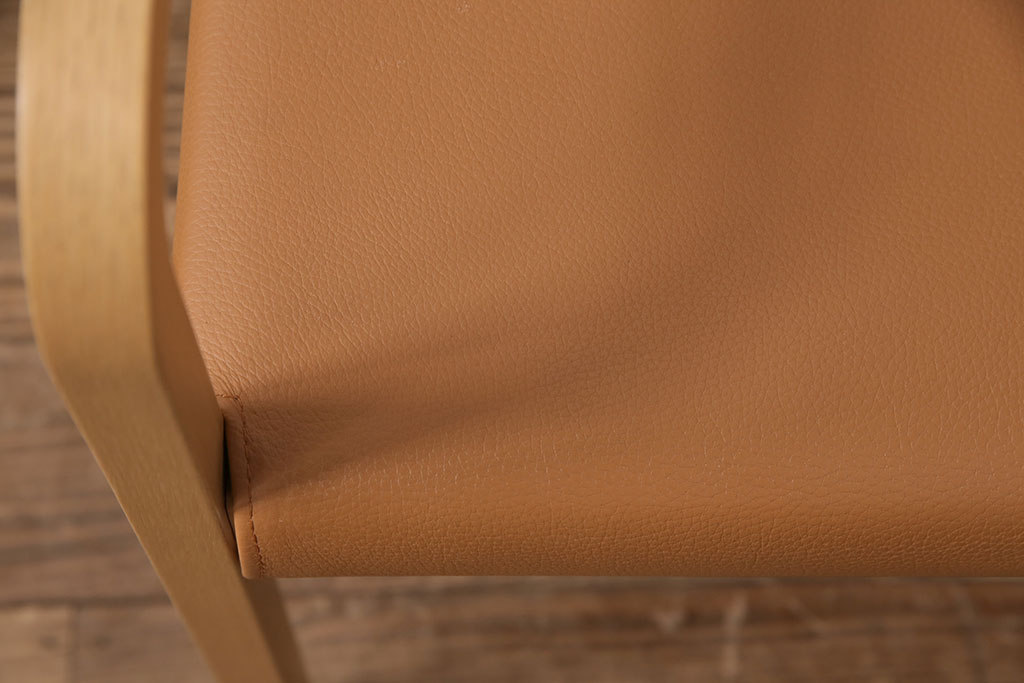 中古　arflex(アルフレックス)　RINN(リン)シリーズ　レザーグレード1　流れるような細身のラインが美しいオーク材製アームチェア(定価約9万円)(椅子、ダイニングチェア)(R-050430)