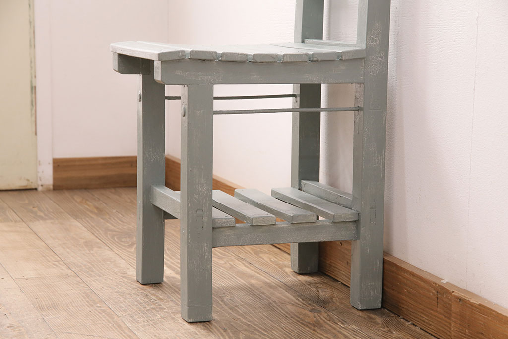 和製アンティーク　ペイントカラーが可愛らしいレトロな木製チェア(椅子、板座チェア、スクールチェア)(R-050438)
