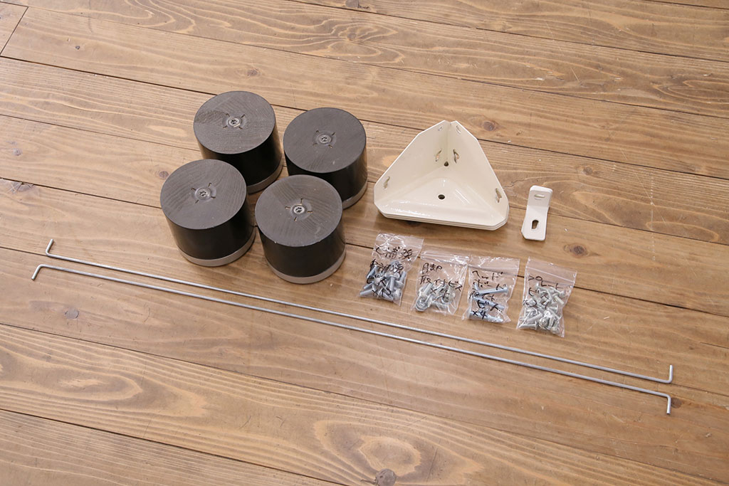 中古　展示美品　希少　RUF(ルフ)　レッドカラーが空間のアクセントになるベッドフレーム(キングサイズ)(定価約47万円)(R-050493)