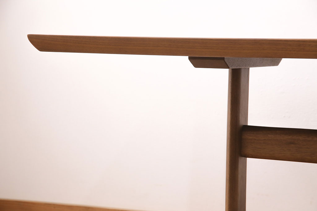 中古　展示美品　2016年製　CONDE HOUSE(カンディハウス)　ウォールナット材　ウイングラックスシリーズ　スタイリッシュなデザインが魅力のT脚テーブル(定価約25万円)(ダイニングテーブル)(R-050525)