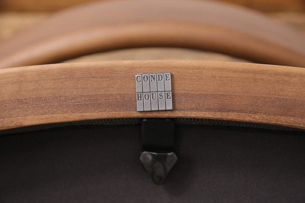 中古　展示美品　2016年製　CONDE HOUSE(カンディハウス)　ウイングラックスシリーズ　ウォールナットの滑らかな木肌とスタイリッシュなデザインが魅力のアームチェア(定価約9万3千円)(牛皮、ダイニングチェア)(R-050529)